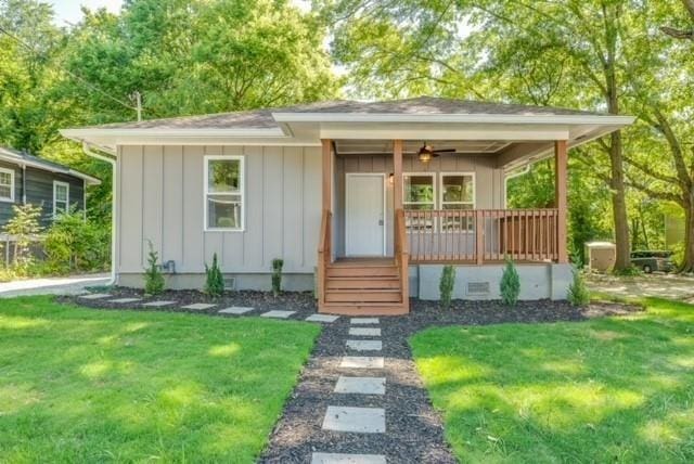 view of front of home with covered porch and a front yard