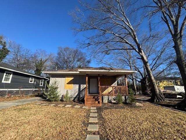 view of front of property featuring covered porch