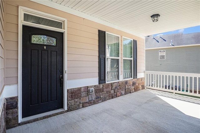 property entrance featuring a porch