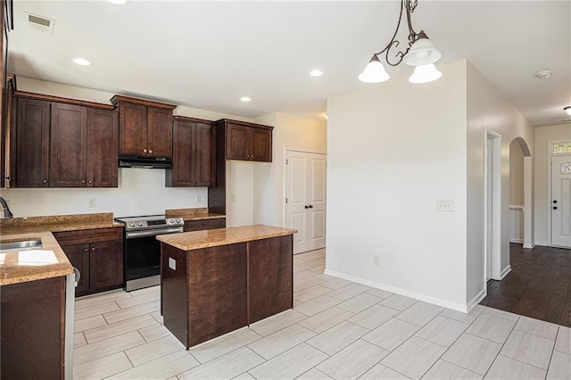 kitchen featuring a kitchen island, pendant lighting, an inviting chandelier, light hardwood / wood-style flooring, and stainless steel range with electric stovetop