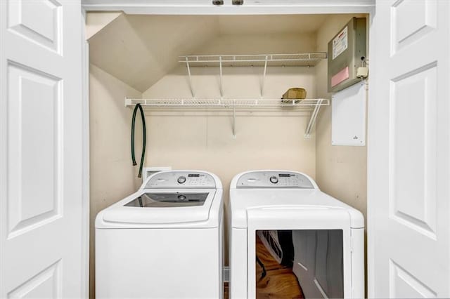 laundry room with washing machine and dryer