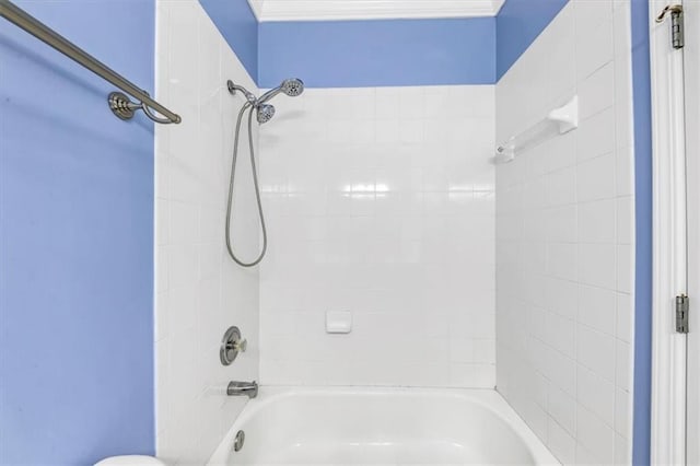 bathroom with tiled shower / bath