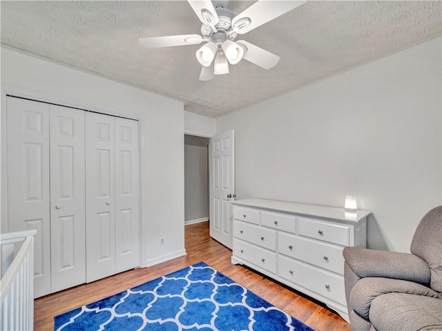 555 Creekwood Xing, Roswell, GA 30076 - sitting room featuring baseboards, a textured ceiling, ceiling fan, and light wood-style flooring
