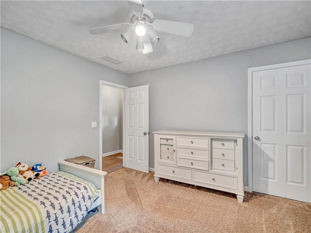 555 Creekwood Xing, Roswell, GA 30076 - bedroom with a ceiling fan, a textured ceiling, visible vents, and light carpet