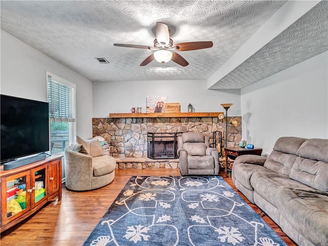 555 Creekwood Xing, Roswell, GA 30076 - living area featuring visible vents, a textured ceiling, ceiling fan, and wood finished floors
