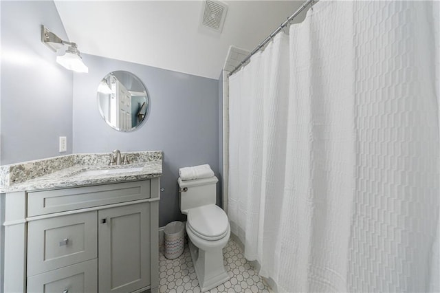 bathroom with curtained shower, visible vents, toilet, and vanity