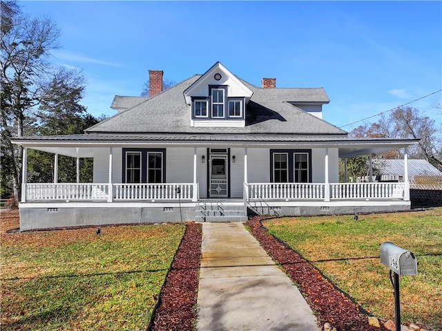 farmhouse-style home featuring covered porch and a front lawn