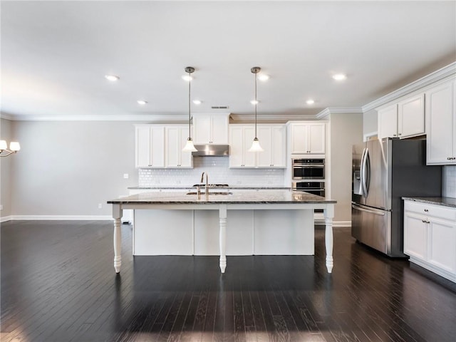 4905 Sterling Close, Buford, GA 30518 - kitchen featuring under cabinet range hood, a kitchen bar, crown molding, baseboards, and decorative backsplash