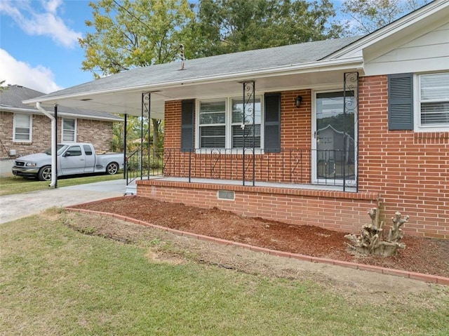 view of front of home with a front yard