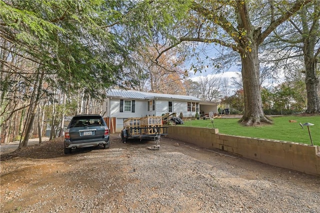 view of front of property with a front lawn