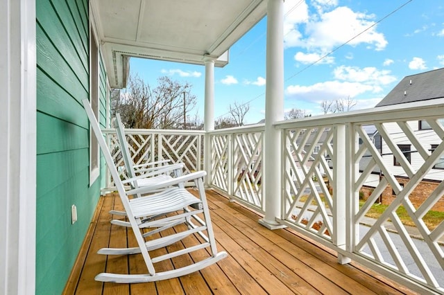 sunroom featuring decorative columns