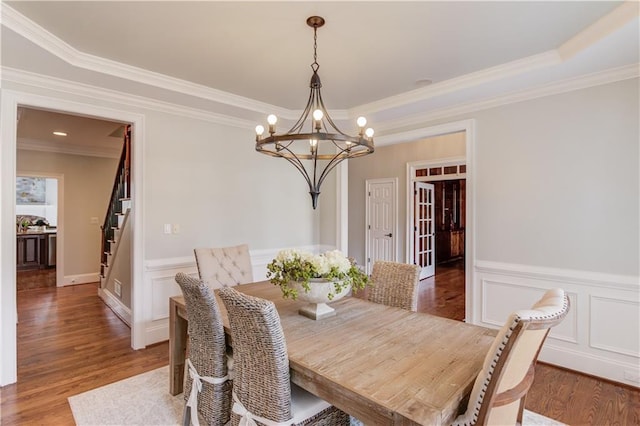 1485 Rolling Links Dr, Alpharetta, GA 30004 - dining room with a chandelier, wood finished floors, a wainscoted wall, crown molding, and a decorative wall