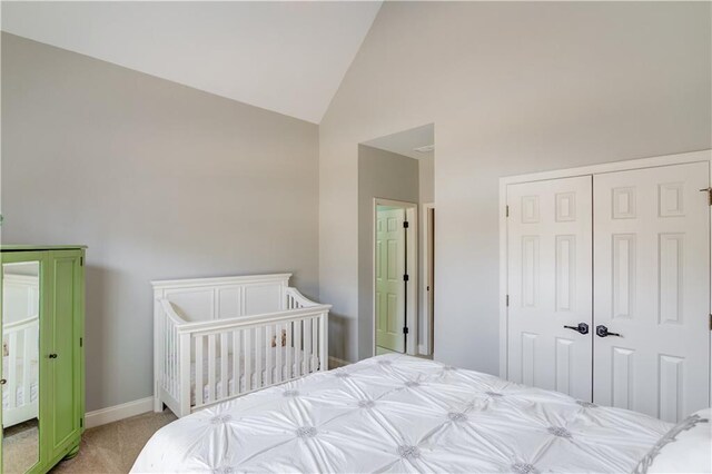 1485 Rolling Links Dr, Alpharetta, GA 30004 - bedroom with light carpet, lofted ceiling, and baseboards