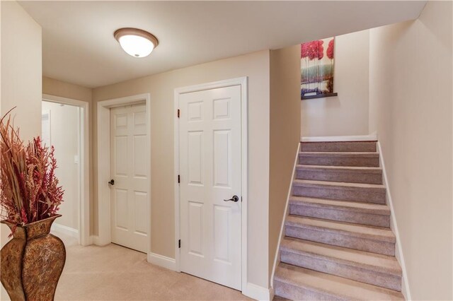 1485 Rolling Links Dr, Alpharetta, GA 30004 - stairs featuring carpet flooring and baseboards