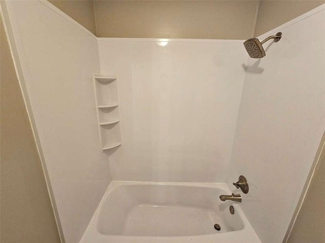 bathroom with tub / shower combination