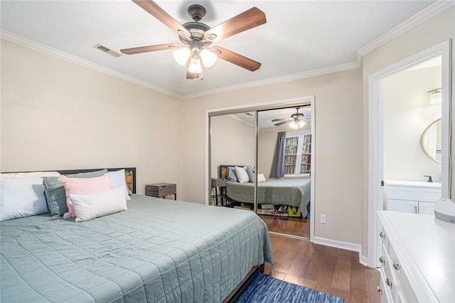 bedroom featuring dark hardwood / wood-style flooring, crown molding, a closet, and ceiling fan