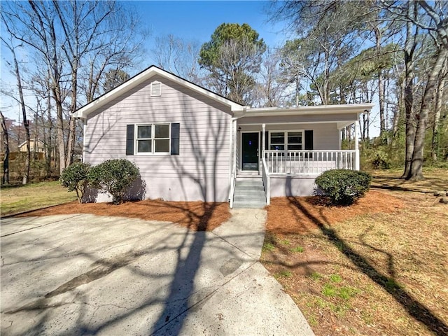 view of front facade with a front lawn and a porch