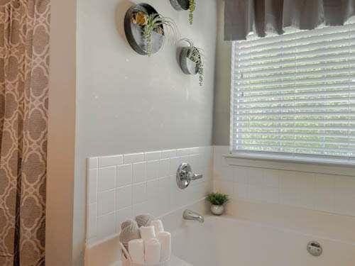1127 Oak Hollow Ct, Hampton, GA 30228 - bathroom with a bath