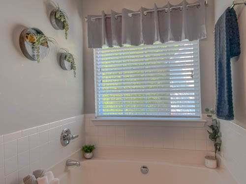 1127 Oak Hollow Ct, Hampton, GA 30228 - bathroom featuring a garden tub