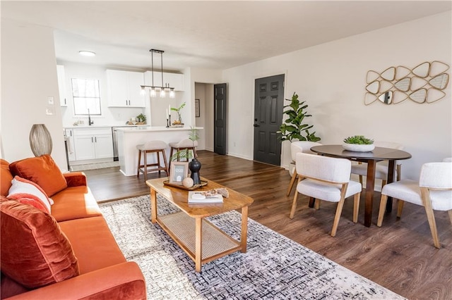 living area with a chandelier and wood finished floors