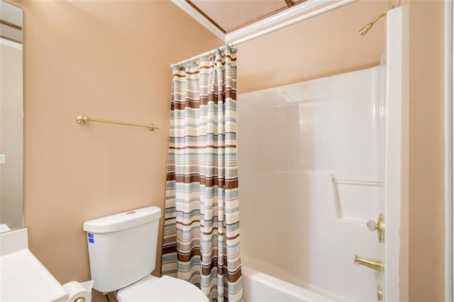 bathroom with toilet, shower / bath combo with shower curtain, and ornamental molding