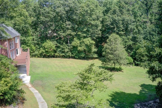 view of yard featuring a wooded view