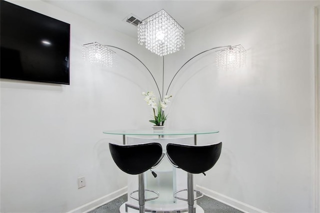 dining room featuring a chandelier, visible vents, and baseboards