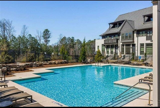 6626 Sterling Dr, Sandy Springs, GA 30328 - community pool with a patio