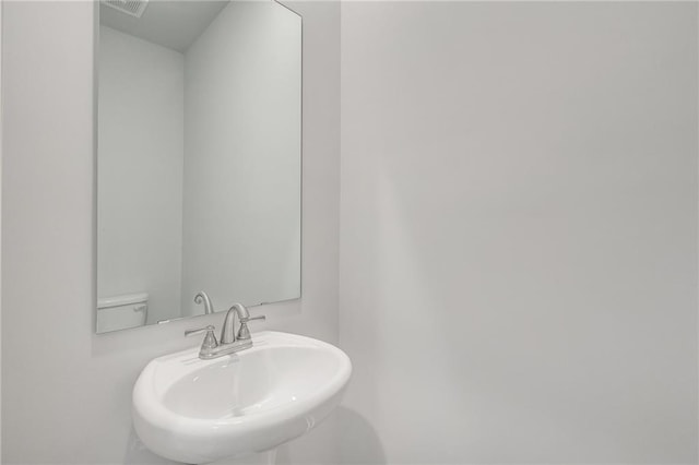 bathroom featuring visible vents and a sink