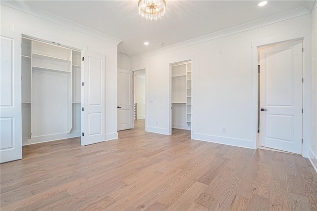 unfurnished bedroom with light wood-style floors, recessed lighting, ornamental molding, and baseboards