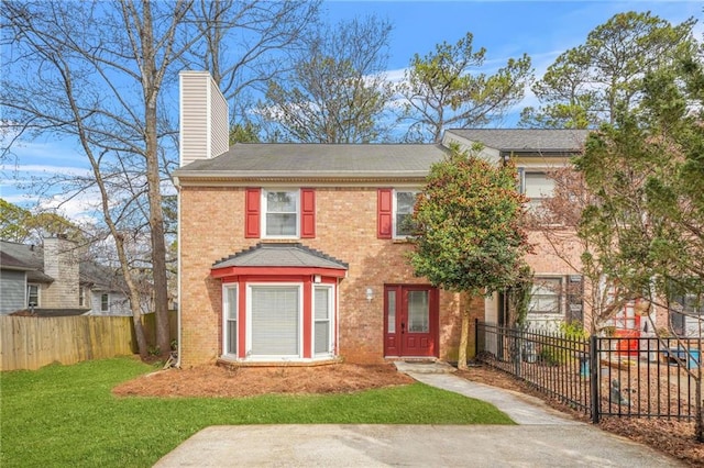 view of front of house featuring a front lawn