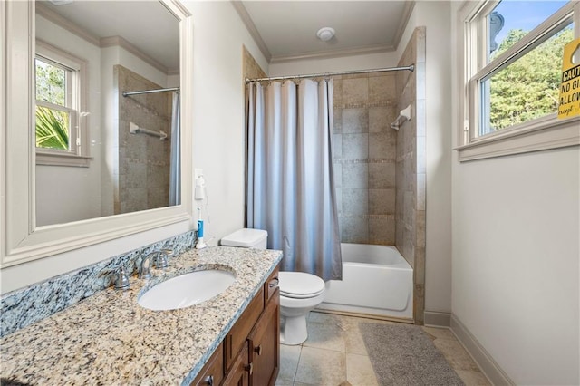 full bathroom with baseboards, toilet, ornamental molding, shower / bath combo with shower curtain, and vanity