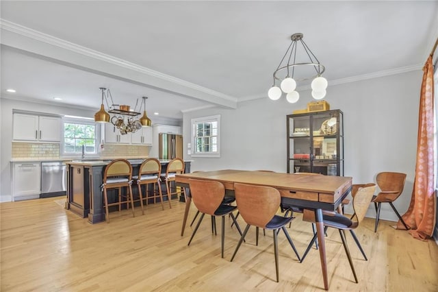 dining space featuring plenty of natural light, a chandelier, light wood-type flooring, crown molding, and recessed lighting