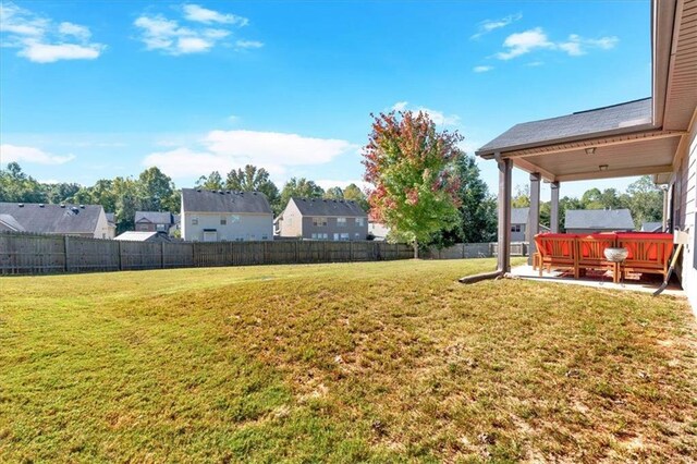 view of yard featuring a patio area