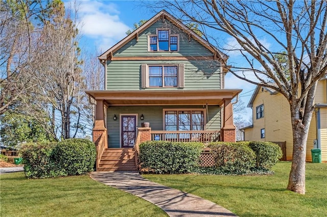 view of front of property featuring a front lawn and a porch