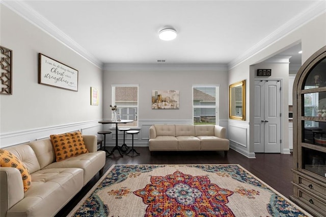 17 Twelve Oaks Dr SE, Cartersville, GA 30120 - living area featuring wood finished floors, crown molding, and wainscoting