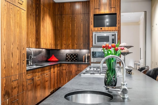 kitchen featuring decorative backsplash, sink, and stainless steel appliances