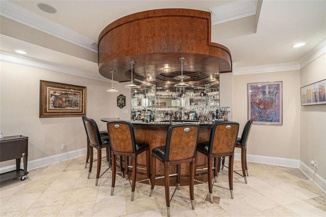 bar featuring baseboards, ornamental molding, recessed lighting, and wet bar