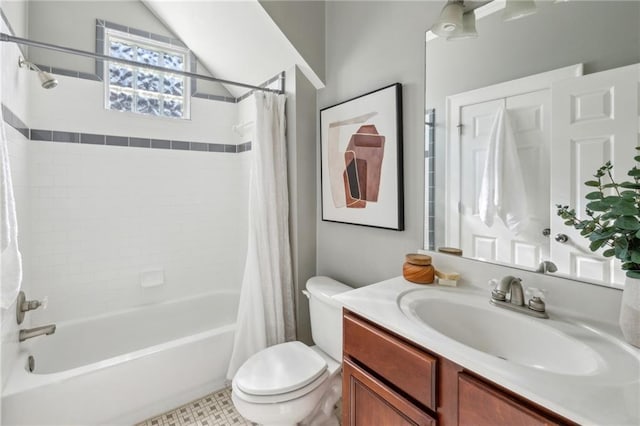 full bathroom featuring shower / bathtub combination with curtain, vanity, vaulted ceiling, and toilet