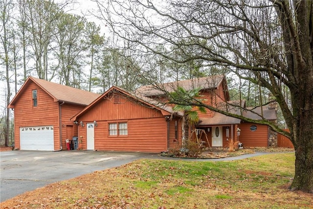 view of front facade featuring a garage