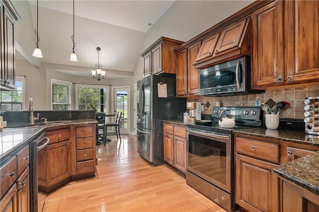 166 Woodford Way SE, Calhoun, GA 30701 - kitchen featuring stainless steel appliances, vaulted ceiling, light wood-type flooring, tasteful backsplash, and a sink