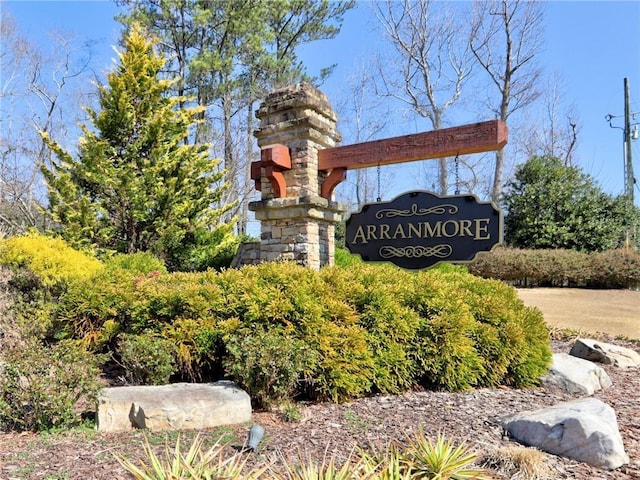 community sign featuring a carport