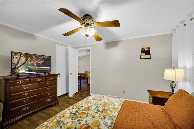 bedroom with crown molding, ceiling fan, and dark hardwood / wood-style floors