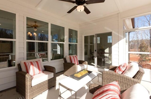 sunroom with ceiling fan