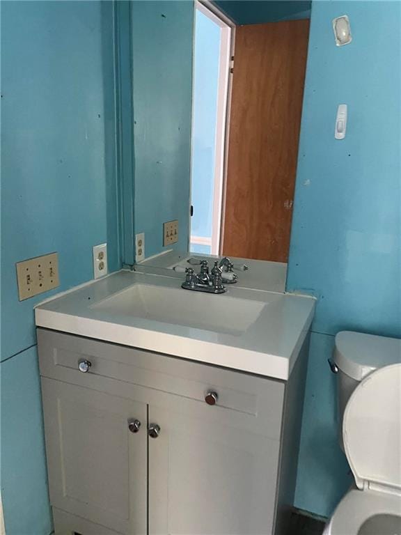 818 Arch Tanner Rd, Bethlehem, GA 30680 - half bath featuring vanity and toilet