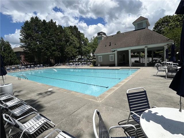 4648 Glenshire Pl, Atlanta, GA 30338 - community pool with a patio
