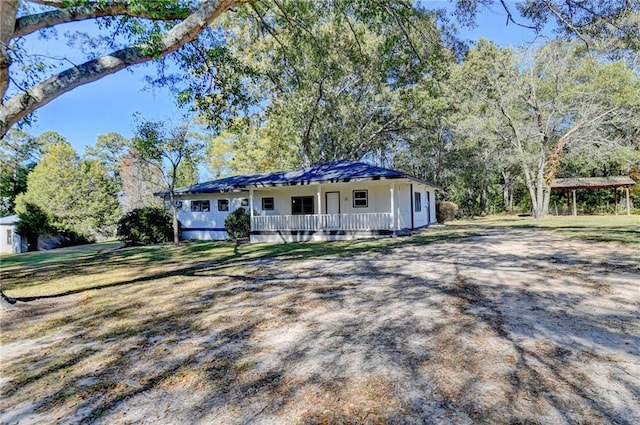 view of front of house with a porch and a front lawn