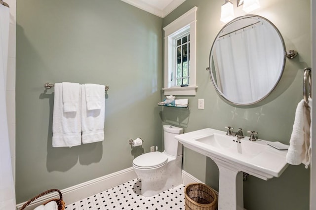 full bathroom with baseboards and toilet