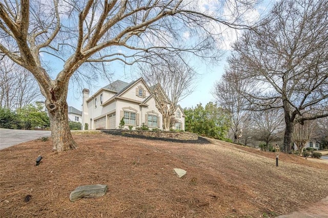 view of front facade with a garage and stucco siding