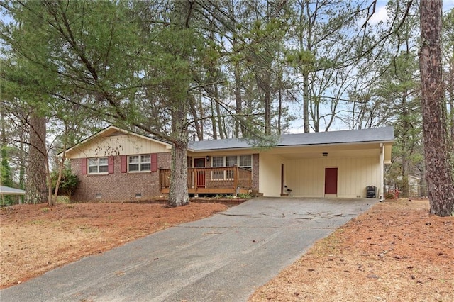 single story home with a carport